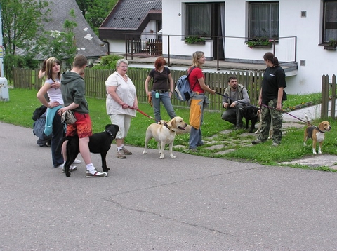 Čekání před hospůdkou